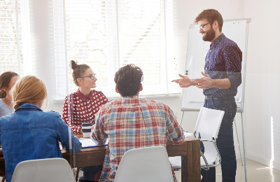Pourquoi rejoindre un groupement de courtiers : avantages et opportunités pour les CGP 